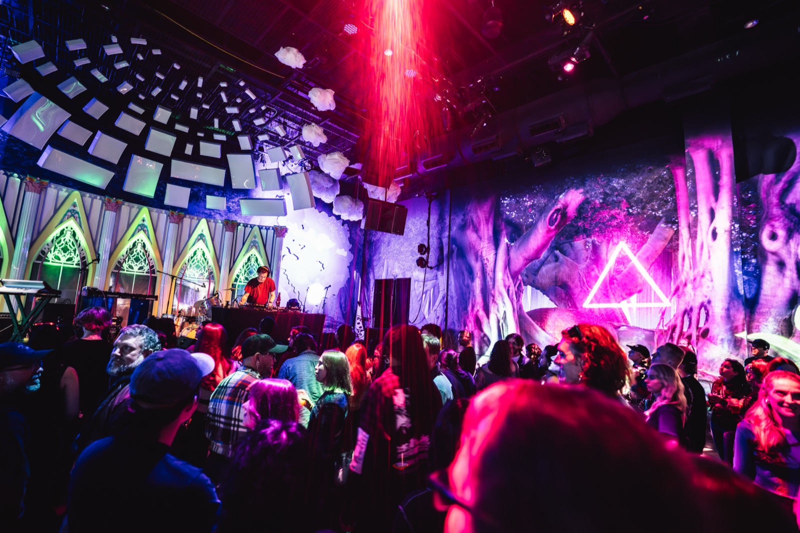 Mick Jeets performing at Meow Wolf